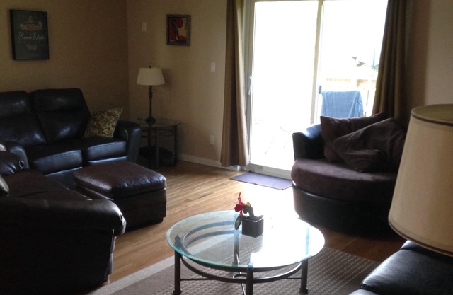 Spacious Executive 3BR Townhouse, Newly Built with Patio Deck and BBQ