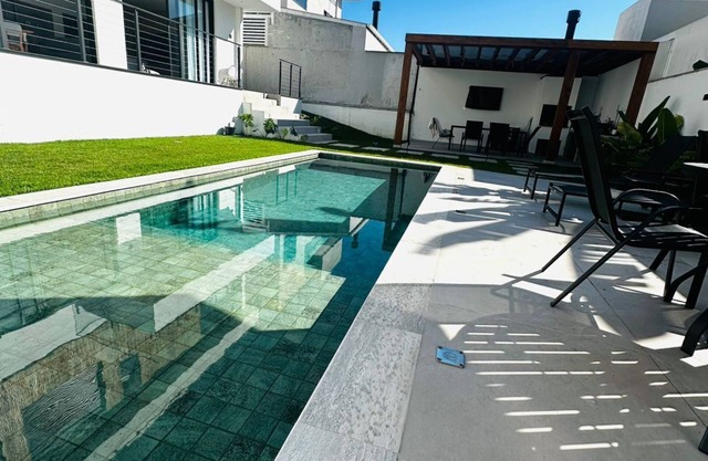 Spacious Family Home with Pool in Exclusive Gated Community – Canajurê