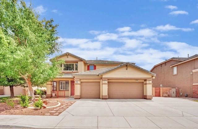 Spacious Family Designed & Fun House Pool table
