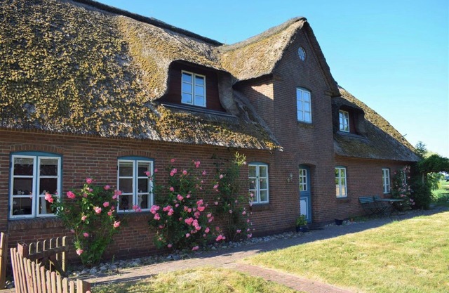 Spacious Family-Friendly Apartment with Garden in Ockholm