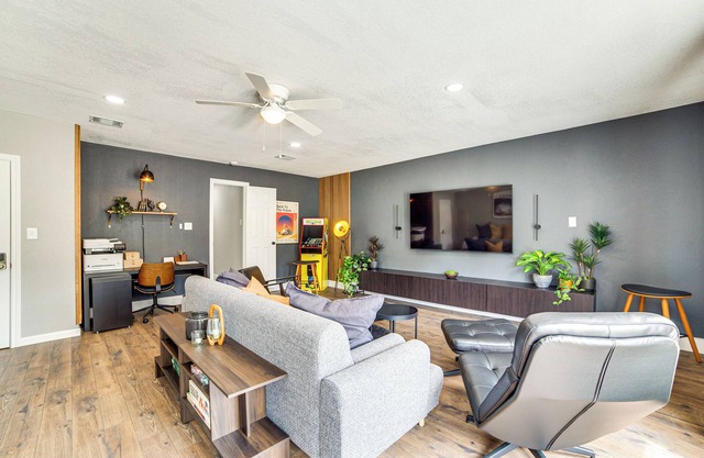 Spacious Family Home, 5 Mi to Galleria Dallas!