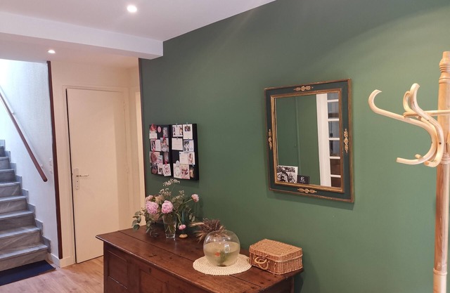 Spacious family home, Vannes center, enclosed garden, sleeps 12.