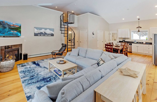 Spacious Family House in the White Mountains! 2 Fireplaces!