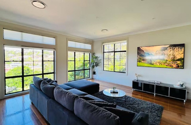 Spacious Family Oasis (Now sleeps 10)