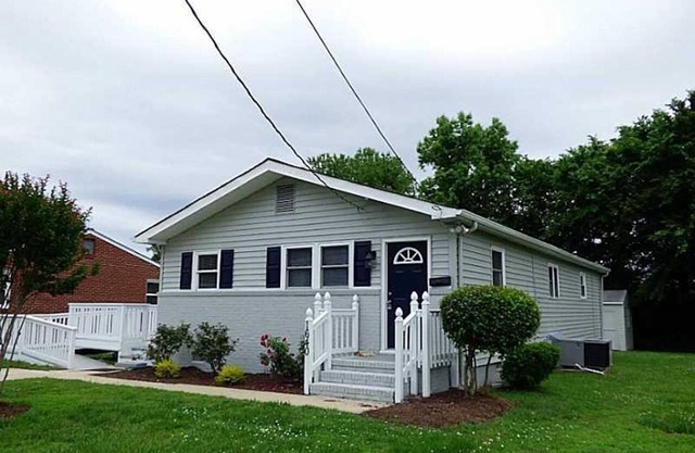 Spacious Family Stay, Large Dining, 3 Cozy Bedrooms, Home Near Buckroe Beach