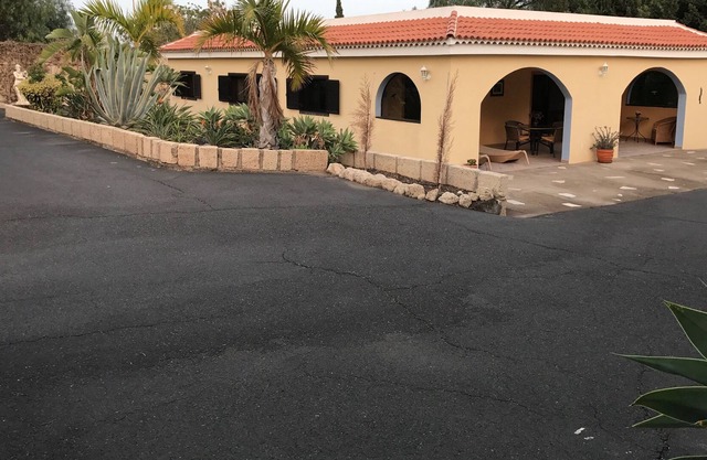 Spacious finca with mountain and sea views