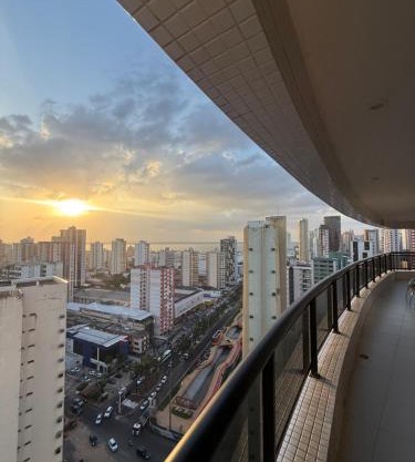 Spacious Full-Floor Apartment, High Floor, Prime Location, Panoramic Views