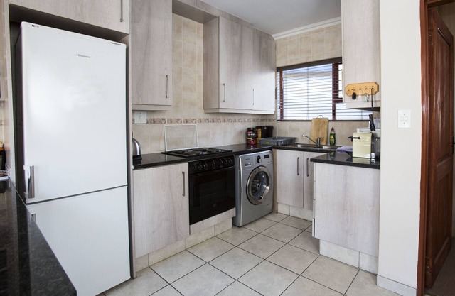 Spacious Garden Cottage