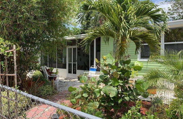 Spacious Getaway, 1 to 4 for Easy Going Nature Lovers on beautiful Pine Island.