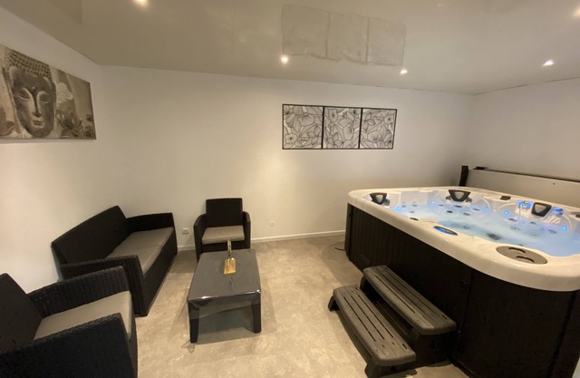 Spacious Gîte du Vigneron with spa, billiards and table soccer 3 km from Colmar