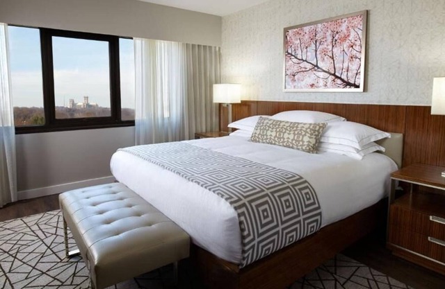 Spacious Good-Value Accommodation! Parking, Pool, Near Smithsonian Museums