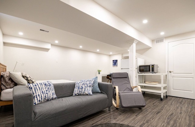 Spacious Guest Suite Downtown Burlington