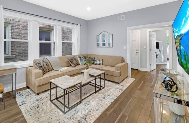 Spacious Haven | 8-Min to Chicago | Sleeps 10