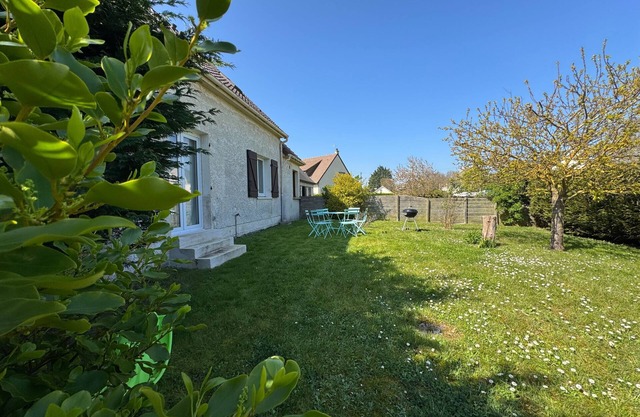 Spacious house 300m from the beach.