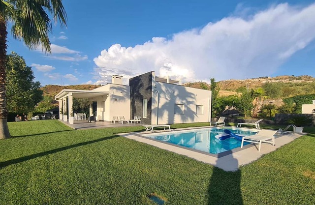 Spacious holiday home in Leonforte with swimming pool