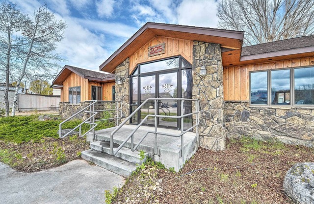 Spacious Home 10 Minutes to Ten Sleep Canyon!