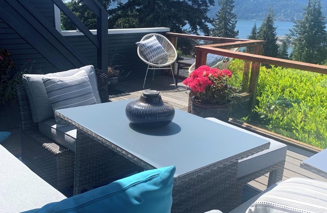 SPACIOUS home 3 bd * Reviews 5 min to BEACHES MTNS GOLF 20 min CITY has it all!n