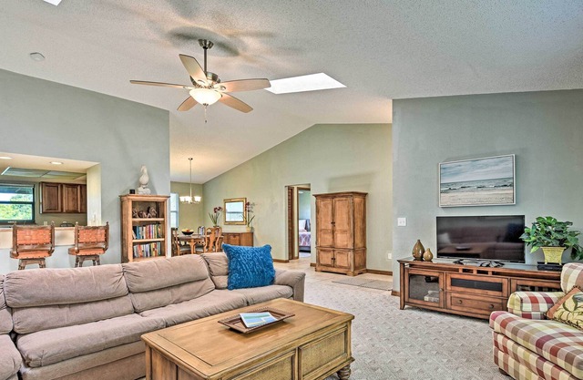 Spacious Home - 5 Mi to Beach & Int’l Speedway!