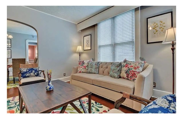 Spacious Home 5BR! Cozy and Bright Home!