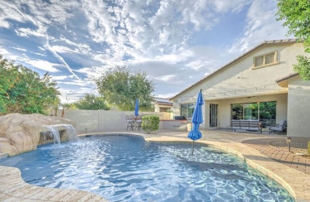 Spacious Home and Resort style backyard 5bed/3bath