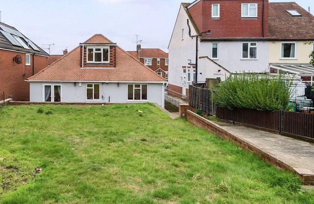 Spacious Home, Groups & Contractors | FREE Parking