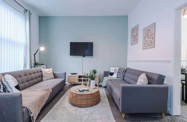 Spacious Home, Ideal for Contractors, Sleeps 7!
