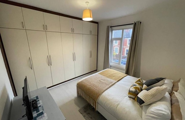 Spacious Home in Town Centre with Parking