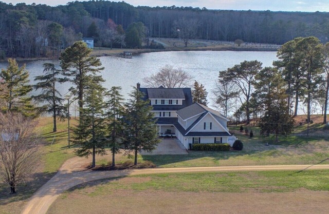 Spacious home on the waterfront with kayaks, SUP's and fishing and more!