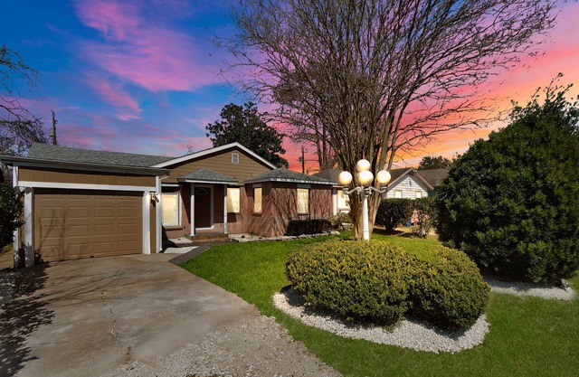 Spacious Home w/King Bed - mid of Kemah and Galveston