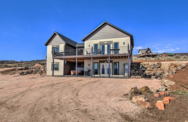 Spacious Home w/Mtn Views: 2 Mi to Bear Lake!