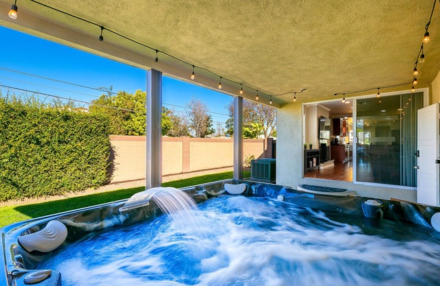 Spacious home with a private hot tub & enclosed yard - just minutes from Disney