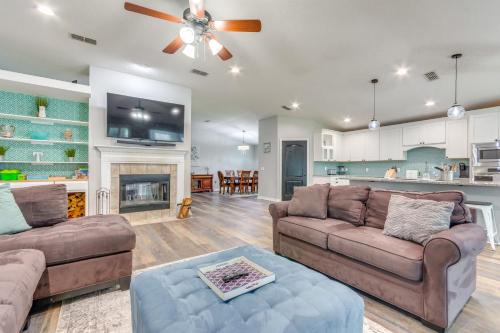 Spacious Home with Sunroom, 15 Mi to Pensacola!