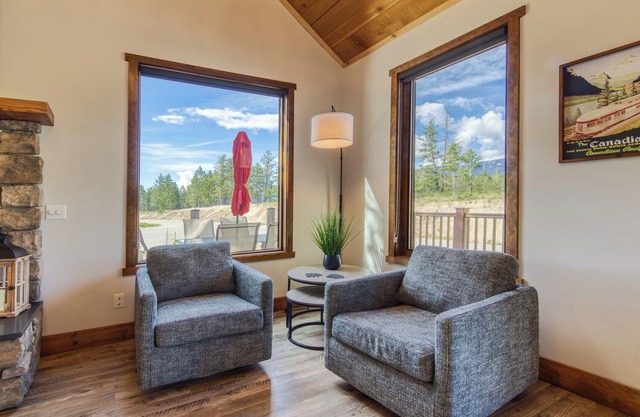 Spacious | Hot Tub | Pet-Friendly | Mountain Views | Fire Pit | Golf n