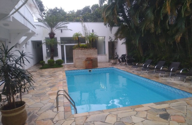 Spacious house with 8 suites in Guaratuba Bertioga, with party room.