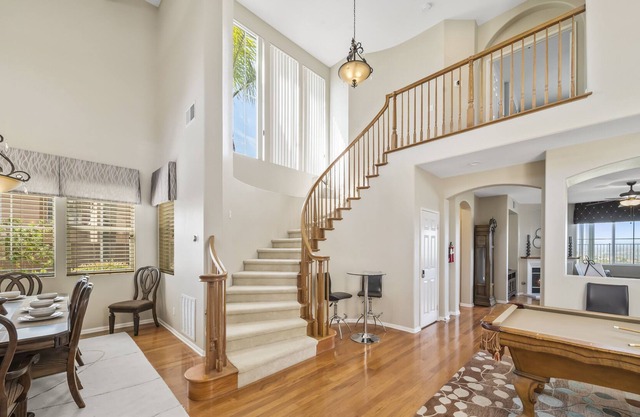 Spacious House 15 mins to the beach! Perfect for large families and groups. Fast wifi and TVs!