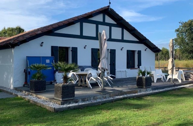Spacious house in a quiet area with all comforts, private pool 3bed, 3bath, 3wc classified 3*.