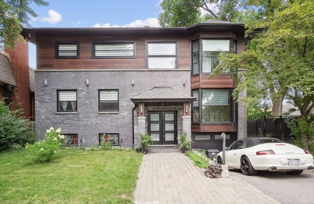 Spacious house in Montreal: 5 bedrooms, 4 bathrooms, garden with pool
