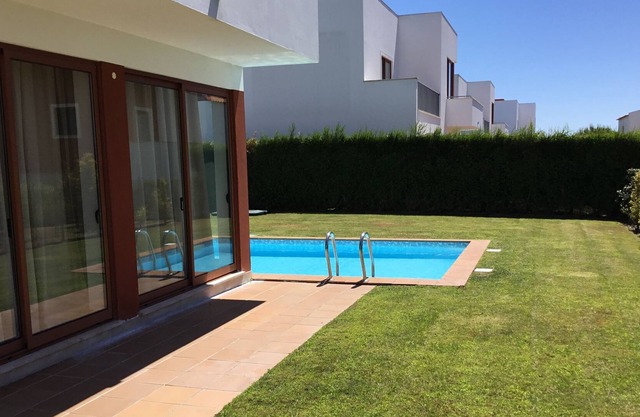 Spacious house, Own Private Pool. Unlimited free Wi Fi. Golf And Beaches 5 Min