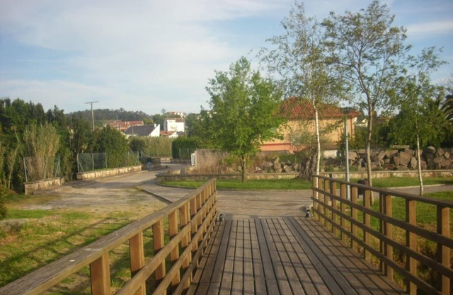 Spacious house with closed farm next to the sea