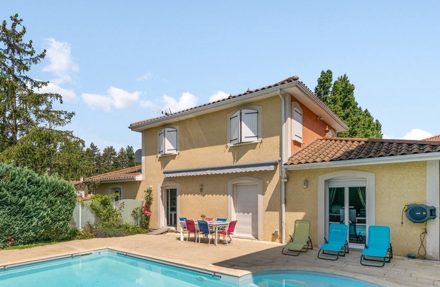 Spacious house with swimming pool near Lyon - Welkeys