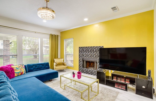 Spacious Houston Home w/Patio, Grill & Fireplace!