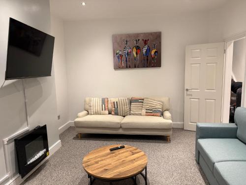 Spacious John York House & Parking