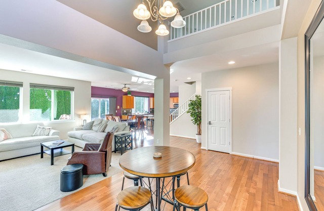 Spacious Kent Home Near SeaTac Airport w/Patio