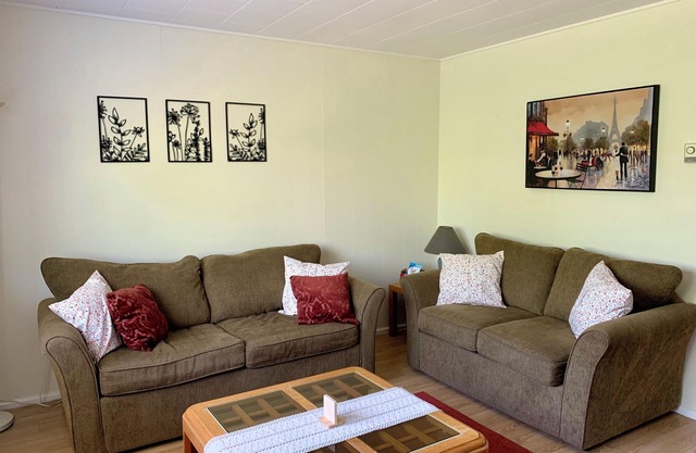 Spacious King & Queen 2BR Condo, Minutes From The Inlet. Fully Equipped Kitchen.