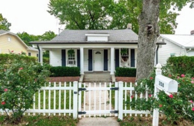 Spacious, light-filled home near Marina; 20 min to downtown Nashville