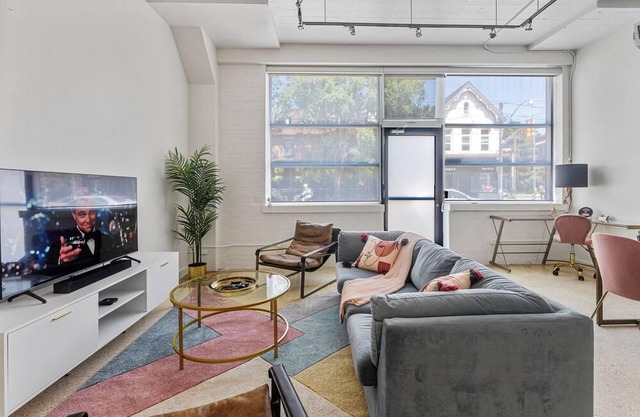 Spacious Live & Work Loft in Downtown Toronto