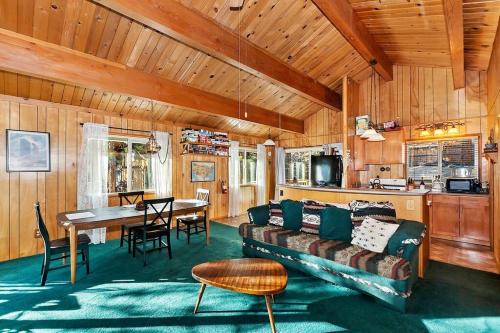 Spacious Lodge is Pet friendly all amenities