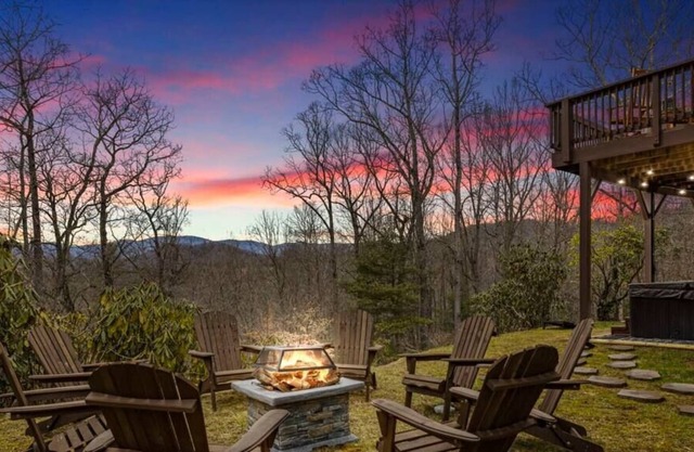 Spacious Lodge with Hot Tub, Firepit, Game Room
