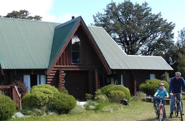 Spacious log chalet with free WIFI, great for a few families