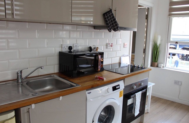 Spacious London studio zone 2 near Emirates stadium and Finsbury park